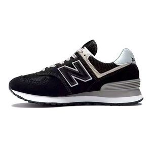 New Balance women’s 574 Core Shoe Sneaker Black/Gray